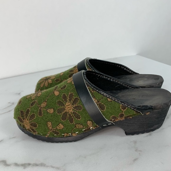 Cape Clogs Womens Mules Shoes Green Wool Slip On Floral Embroidered Round Toe 37 - Picture 3 of 13